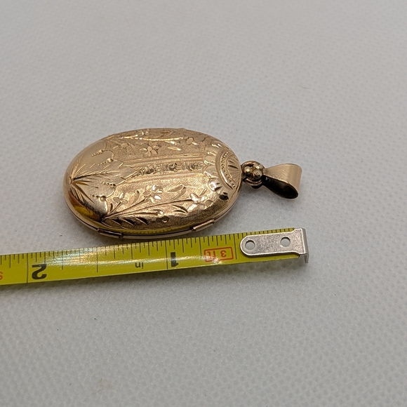 Floral Gold Locket Pendant - Picture 6 of 7
